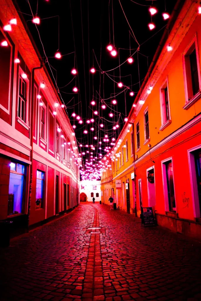 Smart Use of Lighting & Artwork